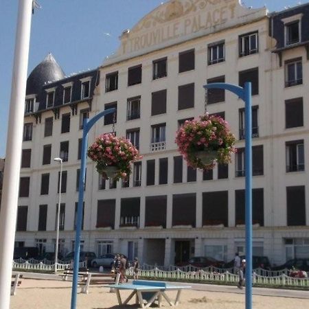 Paradis Les Pieds Sur Le Sable Trouville Palace Экстерьер фото