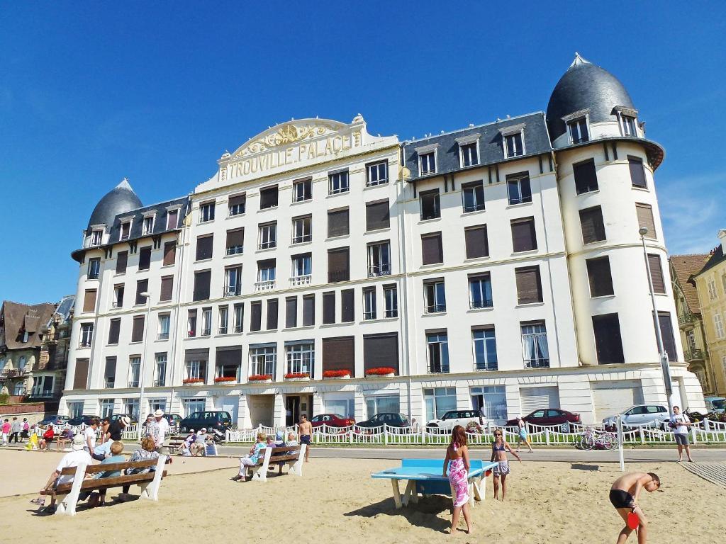Paradis Les Pieds Sur Le Sable Trouville Palace Номер фото