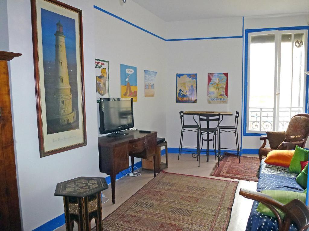 Paradis Les Pieds Sur Le Sable Trouville Palace Номер фото
